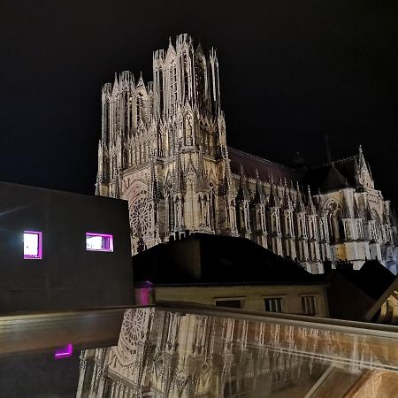 Logement Cosy rénové au pied de la Cathédrale avec climatisation Reims Exterior foto