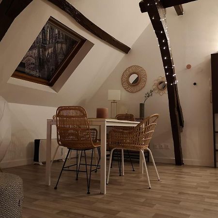 Logement Cosy rénové au pied de la Cathédrale avec climatisation Reims Exterior foto