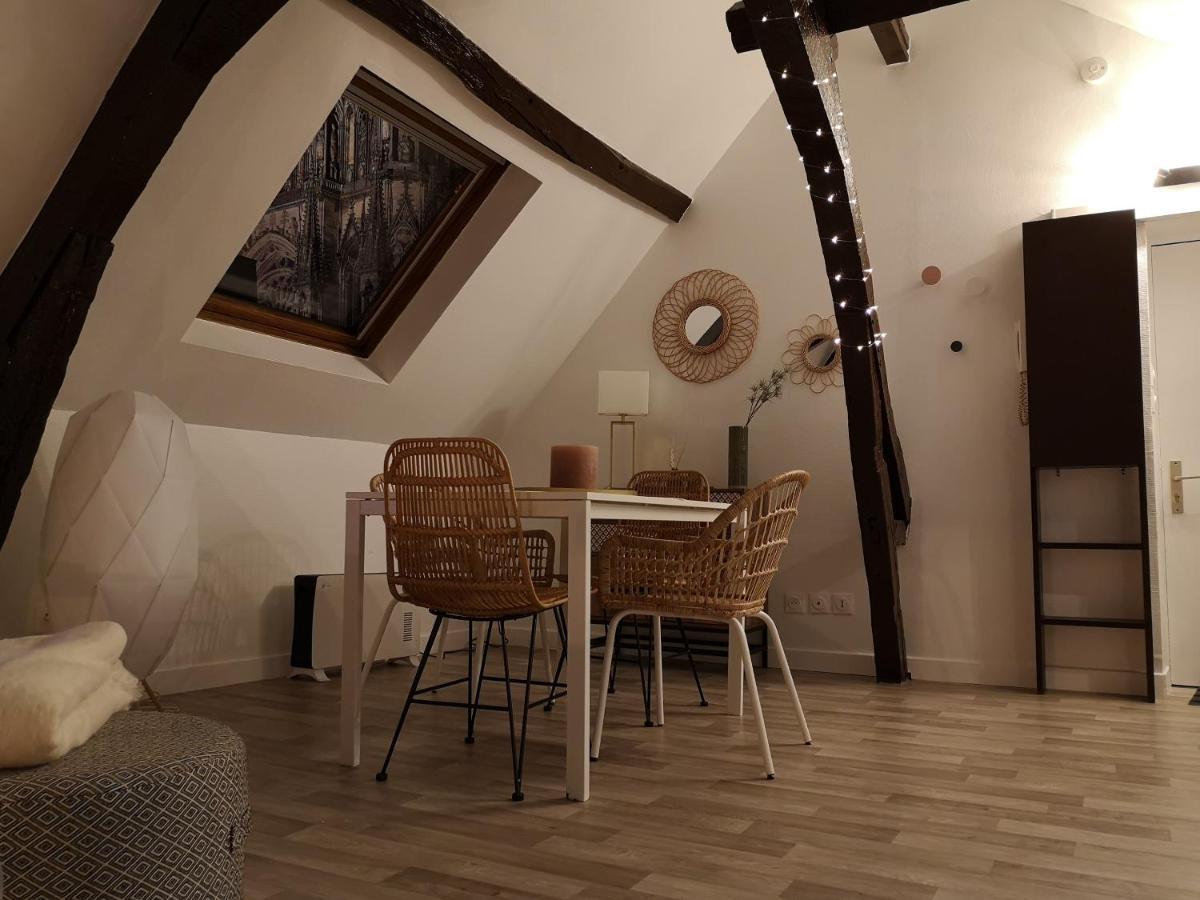 Logement Cosy rénové au pied de la Cathédrale avec climatisation Reims Exterior foto