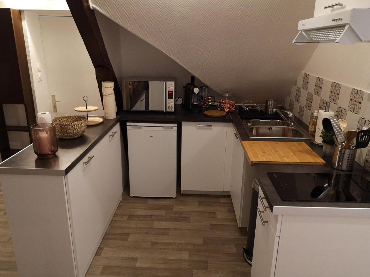Logement Cosy rénové au pied de la Cathédrale avec climatisation Reims Exterior foto
