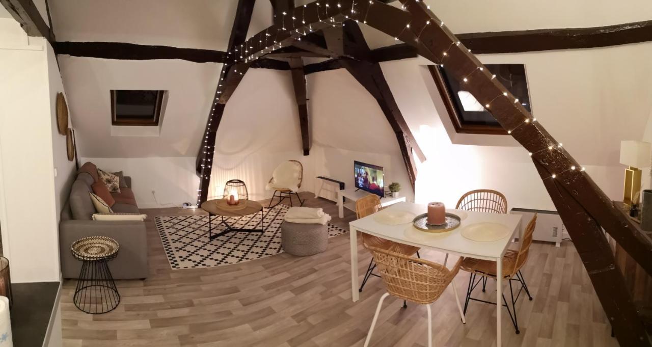 Logement Cosy rénové au pied de la Cathédrale avec climatisation Reims Exterior foto