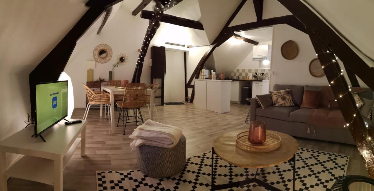 Logement Cosy rénové au pied de la Cathédrale avec climatisation Reims Exterior foto